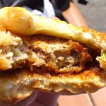 大英堂製パン店 - ビーフメンチカツパン断面