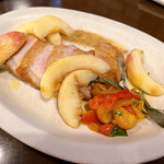 オステリア ラ フェニーチェ - 妻有ポークと桃のロースト