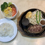 肉食堂 優 - レギュラーハンバーグ ¥830 ＋ ミニサラダ ¥280 ＋ ライス（並） ¥150