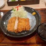 Tonkatsu Semmon Ten Sandaime Ichita Da Shin Yamaguchi Ten - やまと豚のリブロースカツ定食（限定）