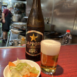 Kokushin - 瓶ビールはサッポロ黒ラベル　生姜が利いて美味い浅漬