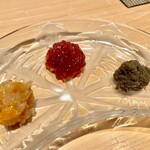 鮨 はしもと - 2022.8.  白海老の唐墨和え、筋子の味噌漬け、鮎のペース