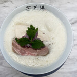 らぁ麺 三湯 - 料理写真:雪姫（味玉のせ）
