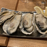 Seafood bar Ermitage - 牡蠣ジェンガ2629円税込の戦利品①生牡蠣4個