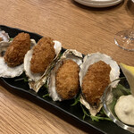 Seafood bar Ermitage - タルタルソースで食べる広島県産カキフライ979円税込、5個でこの値段はなかなかリーズナブルだと思った。