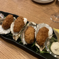 Seafood bar Ermitage 横浜鶴屋町店 - タルタルソースで食べる広島県産カキフライ979円税込、5個でこの値段はなかなかリーズナブルだと思った。