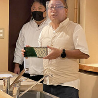 料理屋そうびき - 梶古美術7代目当主の梶高明先生と惣引親方　魯山人の写しの本歌である尾形乾山を披露くださいました