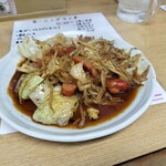 八福神 - 赤ウインナーの炒め。想像を絶した。