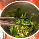 宮っ子ラーメン - ニラを入れると美味しいですよ