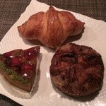 アテスウェイ - クロワッサンブール、クイニーアマン、あとなんだっけ？