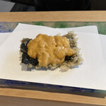 にい留 - 海苔、馬糞雲丹のせ