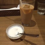 タンドール料理ひつじや - ヨーグルトと冷たいチャイ