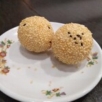 菜香新館 - 胡麻カスタード饅頭①