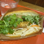 Juicy Banh Mi - レモングラスチキン