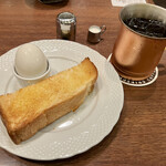 星乃珈琲店 - アイスコーヒー　モーニング サービス　厚切りトースト　ゆで卵