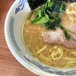 家系ラーメン みさき家 - バランスが良く飲みやすいスープ。