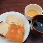 ソルビバ - 初回提供パン:湯種食パン、フォカッチャ、バケット、コーンスープ、ホットコーヒー
