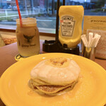 グレイビーソース - アイスカフェラテ
anelaパンケーキ