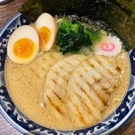 麺屋　武士道 - 特製!濃厚豚骨ラーメン 醤油 950円
