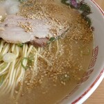 江ちゃんラーメン - 胡麻も投入♪