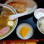 Kiraku - ラーメン(しお味)＋バタートッピング、餃子5ヶと小ライスのセット