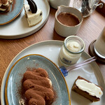 カフェ ザ サン リブズ ヒア - 