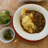 紙ひこうき - サラダとピリ辛枝豆の小鉢にオムハヤシライス