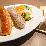 Ichikawawainshokudoudhisshukasshu - 自家製チョリソ＆ソーセージ　カレー風味のポテサラ添え