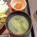 Ootoya - 味噌汁　漬物