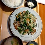 万福食堂 - ニラレバ炒め定食　950円