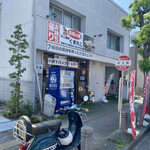 くまたこ - 店舗全景
            材木町バス停のまん前です。