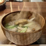 たでの葉 - 猪鍋
      前回7月にもいただきましたがこれがまた旨いのです！
      具沢山で野菜がたっぷり、そこに猪の旨味が出て味噌味が堪りません！
      牛蒡に茸も九条葱もたっぷりと、夏にいただく猪鍋も美味しいです♪