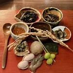 Tadeno Ha - 八寸
                ◇ 金時草 お浸し
                ◇ ヒジキの旨煮
                ◇ イクラの醤油漬け
                ◇ 岩もずく
                ◇ くらかけ豆お浸し
                ◇ 山菜
                ◇ 小芋煮っころがし
                ◇ かぼちゃ煮物
                ◇ 新銀杏 素揚げ
                ◇ 手綱蒟蒻
                ◇ おおまさり