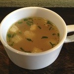 BLISS - 【（週替りスペシャルランチメニュー）オムカリー】このスープなかなか美味しいです。