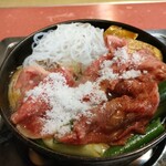 すき焼き キムラ - ロースすき焼き　3300円　お肉はあと一枚残して具材投入