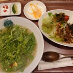 ベトナム料理 ふぉ－の店 - 鶏ふぉーとガパオライスセット