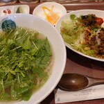 ベトナム料理 ふぉ－の店 - 鶏ふぉーとガパオライスセット