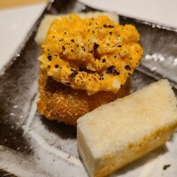 串 創作料理 Rin - ⑫蘭王(大分県産)の厚焼きフライのホット・サンドイッチ、ふわふわ卵タルタル載せ
                      玉子の味が濃いので、存在感がしっかり。
                      ヒレカツ・サンドあたりより美味しい！