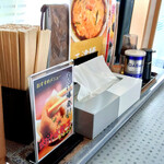 麺カフェ ひまわり - 卓上の調味料