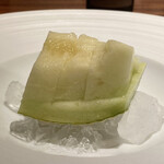 蒼 - 浜松より 天使音マスクメロン
      あまねマスクメロン来ました！
      こんなにも高貴な味わいで甘みが強いマスクメロン、下世話な話しですけどこちらも原価率高いですよね(⌒-⌒; )