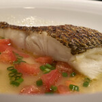 蒼 - さかな人長谷川さんより 神経締め メイチ鯛 本日の仕立て
      こちらも旬の魚、鯛にしては血合いがなく真っ白です。
      メイチ鯛の旨味がぎゅっと詰まった美味しさ♪
      アクアパッツァ仕立て、スープがいい味わいです！