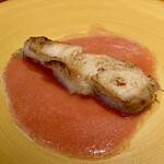 蒼 - さかな人 長谷川さんより 魚突きクエのムニエル フレッシュトマトソース
      クエをよく焼いた感じが焼き目に。
      ピンク色のトマトソースの美味しい酸味と甘み、どうしたらこんなクリアーなソースになるのでしょう！