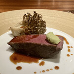 蒼 - 上田畜産但馬玄の炭火焼き
      こんなに大きな塊の但馬玄をコースに組込む事に驚いています！
      他のお店でしたら一皿で◯万円を超える筈！
      但馬玄のポテンシャルが高いのですが、いただける者としたら嬉しい限りです♪