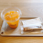 sea - かねみつ果樹園のみかんジュース¥500、ビスコッティ¥250