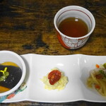 お食事処 だんらん日和 - ごま豆富・きたあかりのサラダガーリックソース・小ヤリイカと帆立のマリネ