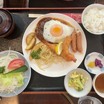 Azuma ya - ハンバーグとエビフライ定食