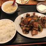 元祥 - 料理写真:鶏唐揚げとなすの四川風炒め(880円)