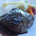 横浜モノリス - 黒トリュフのソースを纏ったヒレステーキ