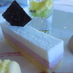 横浜モノリス - 苺のムース