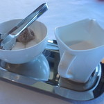 横浜モノリス - ミルクとシュガー